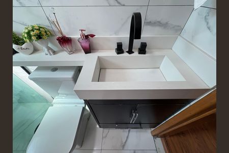 Apartamento à venda com 104m², 2 quartos e 1 vaga Apartamento à venda com 104m², 2 quartos e 1 vagaBanheiro