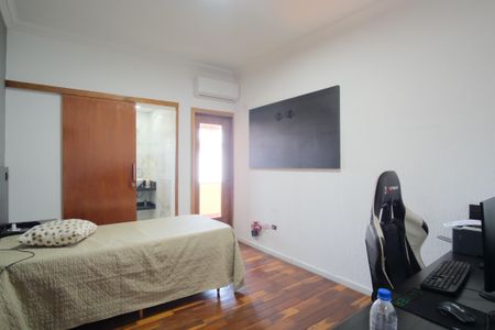 Casa à venda com 280m², 4 quartos e 5 vagasSuíte 1