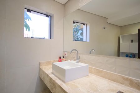 Casa à venda com 280m², 4 quartos e 5 vagasBanheiro da Suíte 3