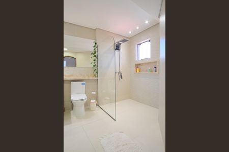 Casa à venda com 280m², 4 quartos e 5 vagasBanheiro da Suíte 3