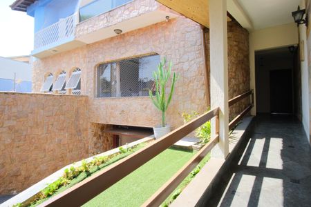 Casa à venda com 280m², 4 quartos e 5 vagasFachada