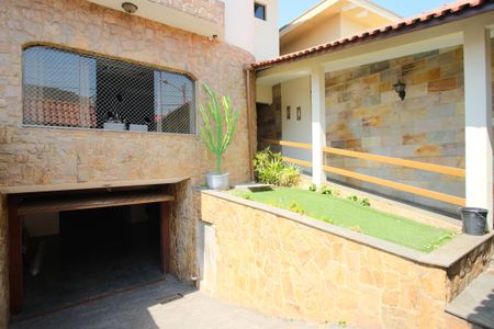 Casa à venda com 280m², 4 quartos e 5 vagasFachada
