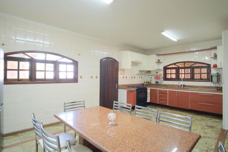 Casa à venda com 280m², 4 quartos e 5 vagasCozinha