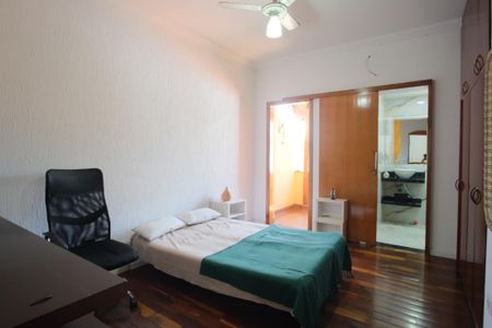 Casa à venda com 280m², 4 quartos e 5 vagasSuíte 2