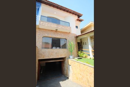 Casa à venda com 280m², 4 quartos e 5 vagasFachada