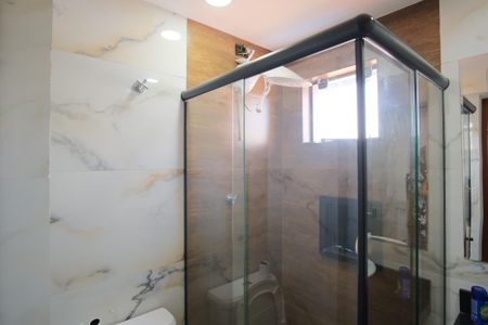 Casa à venda com 280m², 4 quartos e 5 vagasBanheiro da Suíte 1