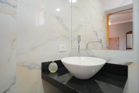 Casa à venda com 280m², 4 quartos e 5 vagasBanheiro da Suíte 2