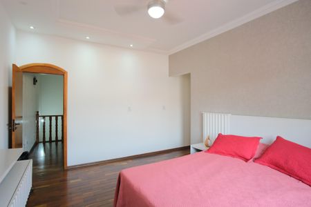 Casa à venda com 280m², 4 quartos e 5 vagasSuíte 3