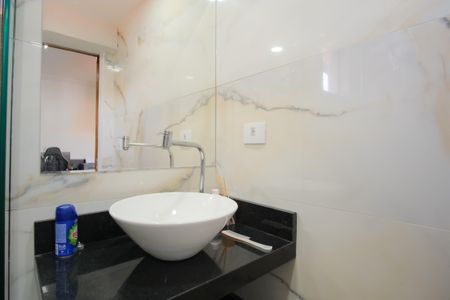 Casa à venda com 280m², 4 quartos e 5 vagasBanheiro da Suíte 1