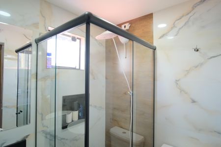 Casa à venda com 280m², 4 quartos e 5 vagasBanheiro da Suíte 2