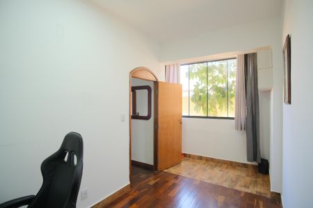 Casa à venda com 280m², 4 quartos e 5 vagasQuarto