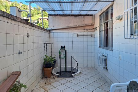 Apartamento à venda com 114m², 3 quartos e 2 vagas Apartamento à venda com 114m², 3 quartos e 2 vagasÁrea de Serviço