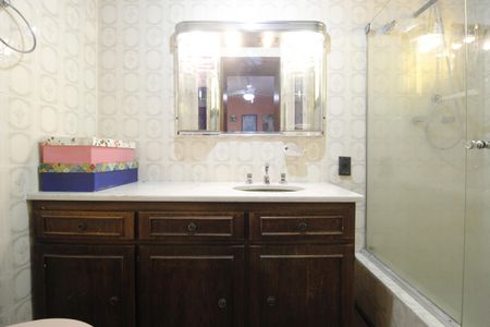 Casa à venda com 550m², 5 quartos e 3 vagasBanheiro da Suíte 2