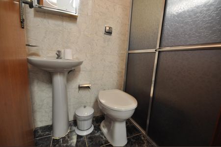 Casa para alugar com 350m², 4 quartos e 3 vagasBanheiro de serviço