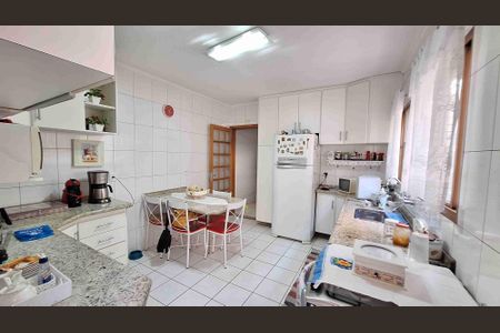 Casa à venda com 150m², 4 quartos e 4 vagas