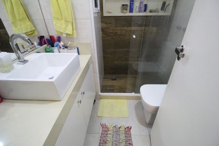 Apartamento à venda com 146m², 2 quartos e 2 vagasBanheiro da suíte