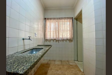 Cozinha de apartamento para alugar com 1 quarto, 50m² em Guilhermina, Praia Grande