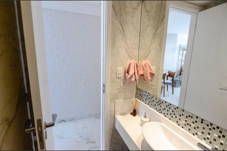 Apartamento à venda com 90m², 3 quartos e 2 vagas Apartamento à venda com 90m², 3 quartos e 2 vagasLavabo