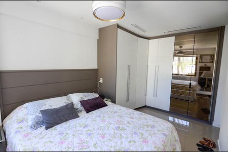 Apartamento à venda com 90m², 3 quartos e 2 vagas Apartamento à venda com 90m², 3 quartos e 2 vagasSuíte