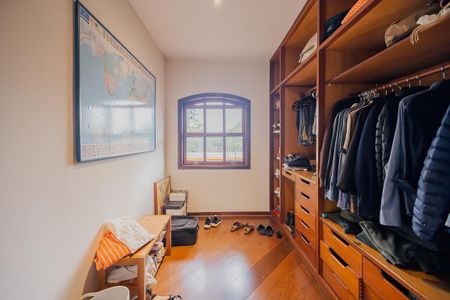 Apartamento à venda com 240m², 3 quartos e 3 vagasCloset da suíte 2