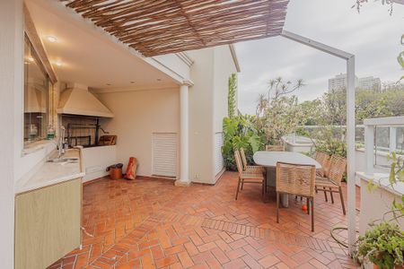 Apartamento à venda com 240m², 3 quartos e 3 vagasChurrasqueira