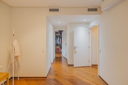 Apartamento à venda com 240m², 3 quartos e 3 vagasSuíte 2