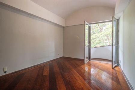 Casa à venda com 3 quartos, 438m² em Granja Julieta, São Paulo