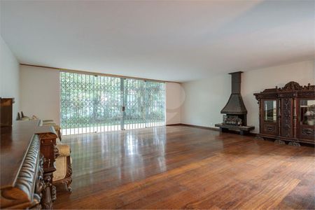 Casa à venda com 3 quartos, 438m² em Granja Julieta, São Paulo