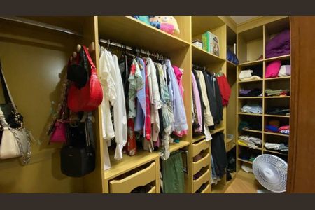 Casa à venda com 223m², 3 quartos e 5 vagas