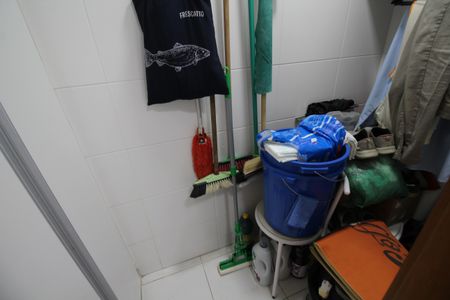 Casa de condomínio à venda com 144m², 3 quartos e 2 vagasBanheiro de Serviço