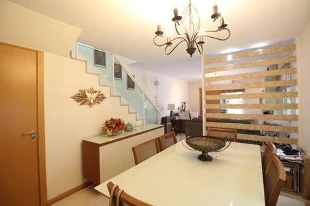 Casa de condomínio à venda com 144m², 3 quartos e 2 vagasSala