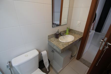 Casa de condomínio à venda com 144m², 3 quartos e 2 vagasBanheiro da Suíte 1