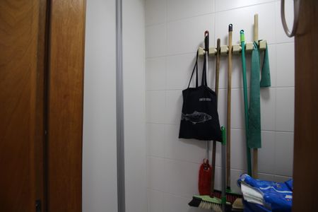 Casa de condomínio à venda com 144m², 3 quartos e 2 vagasBanheiro de Serviço