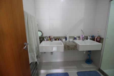 Casa de condomínio à venda com 144m², 3 quartos e 2 vagasBanheiro da Suíte 2