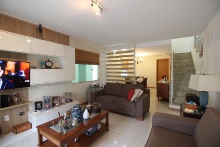 Casa de condomínio à venda com 144m², 3 quartos e 2 vagasSala