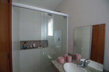 Casa de condomínio à venda com 144m², 3 quartos e 2 vagasBanheiro da Suíte 2