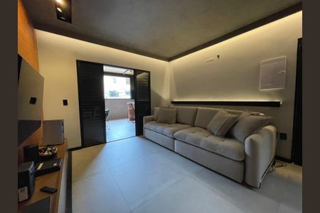 Casa à venda com 140m², 3 quartos e 2 vagas Casa à venda com 140m², 3 quartos e 2 vagasSala