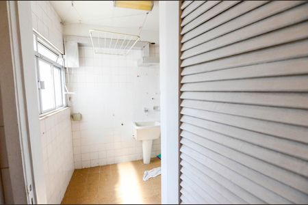 Apartamento à venda com 90m², 2 quartos e 1 vaga Apartamento à venda com 90m², 2 quartos e 1 vagaBanheiro de Serviço
