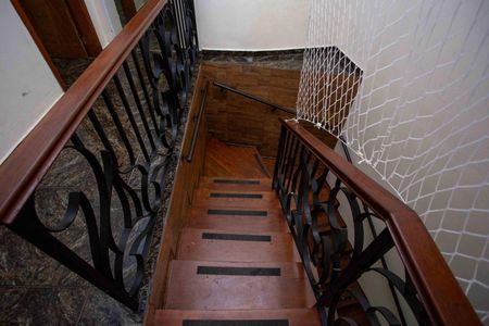 Casa para alugar com 355m², 5 quartos e 4 vagasEscada