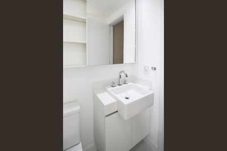 Apartamento à venda com 74m², 2 quartos e 1 vaga Apartamento à venda com 74m², 2 quartos e 1 vagaBanheiro da Suíte 2