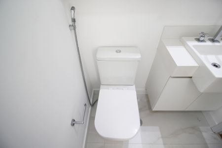 Apartamento à venda com 74m², 2 quartos e 1 vaga Apartamento à venda com 74m², 2 quartos e 1 vagaBanheiro da Suíte 2