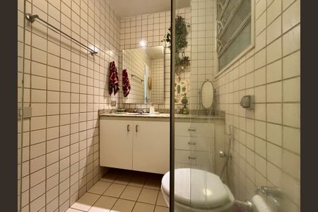 Apartamento para alugar com 136m², 3 quartos e 1 vaga Apartamento para alugar com 136m², 3 quartos e 1 vagaBanheiro social 1