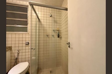 Apartamento para alugar com 136m², 3 quartos e 1 vaga Apartamento para alugar com 136m², 3 quartos e 1 vagaBanheiro social 1