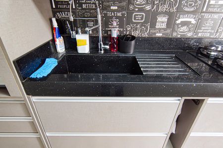 Apartamento à venda com 184m², 3 quartos e 2 vagas Apartamento à venda com 184m², 3 quartos e 2 vagasCozinha e Área de Serviço