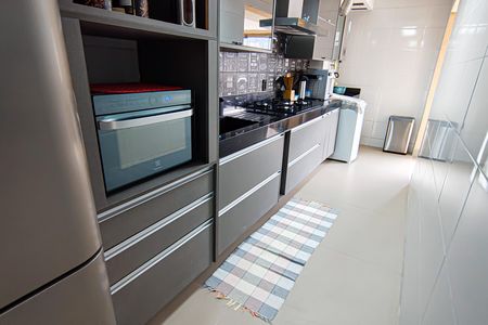 Apartamento à venda com 184m², 3 quartos e 2 vagas Apartamento à venda com 184m², 3 quartos e 2 vagasCozinha e Área de Serviço