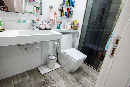 Apartamento à venda com 184m², 3 quartos e 2 vagas Apartamento à venda com 184m², 3 quartos e 2 vagasBanheiro da Suíte 1