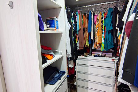 Apartamento à venda com 184m², 3 quartos e 2 vagas Apartamento à venda com 184m², 3 quartos e 2 vagasCloset da suíte 2