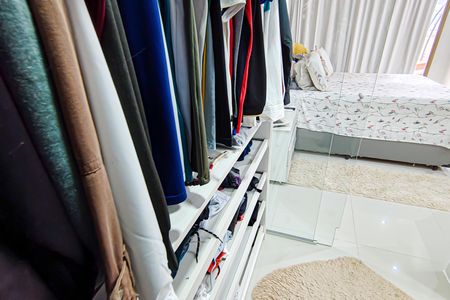 Apartamento à venda com 184m², 3 quartos e 2 vagas Apartamento à venda com 184m², 3 quartos e 2 vagasCloset da suíte 2