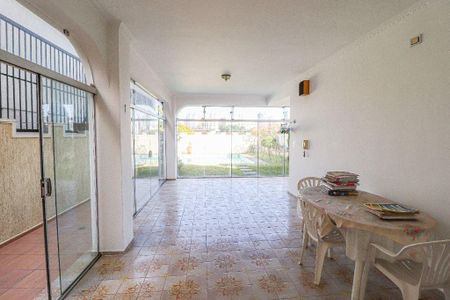 Casa à venda com 4 quartos, 320m² em Vila Romana, São Paulo