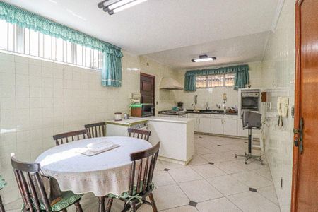 Casa à venda com 320m², 4 quartos e 4 vagas